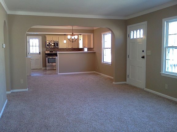 3rd image of 607 E 105th St