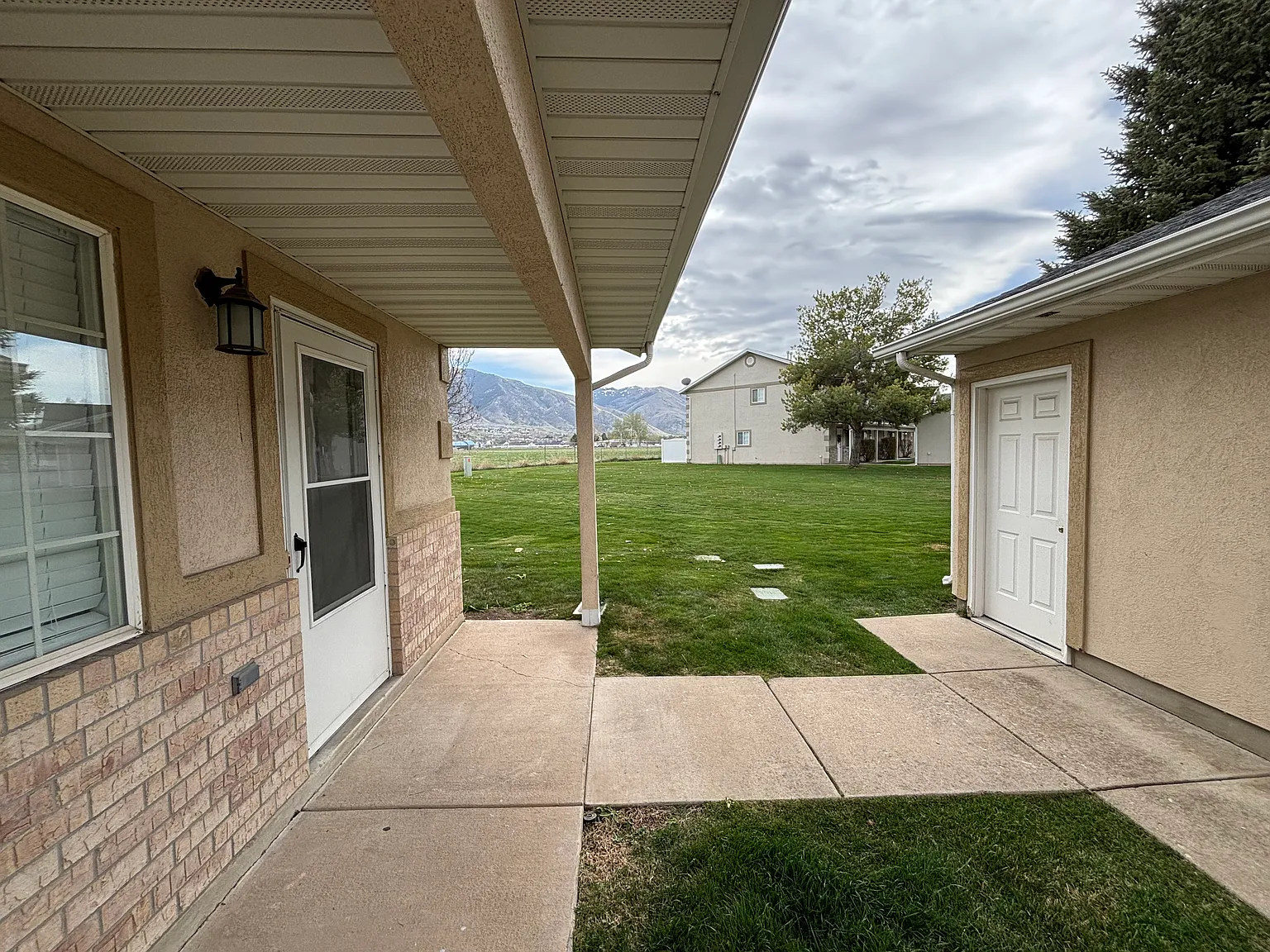 2 bed, 1190 sqft, $1,400 — Photo 2
