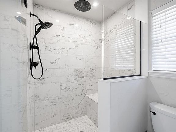 5th image of 3704 N Coachlight Dr