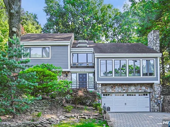 570 Grandview Ter, Leonia, NJ 07605