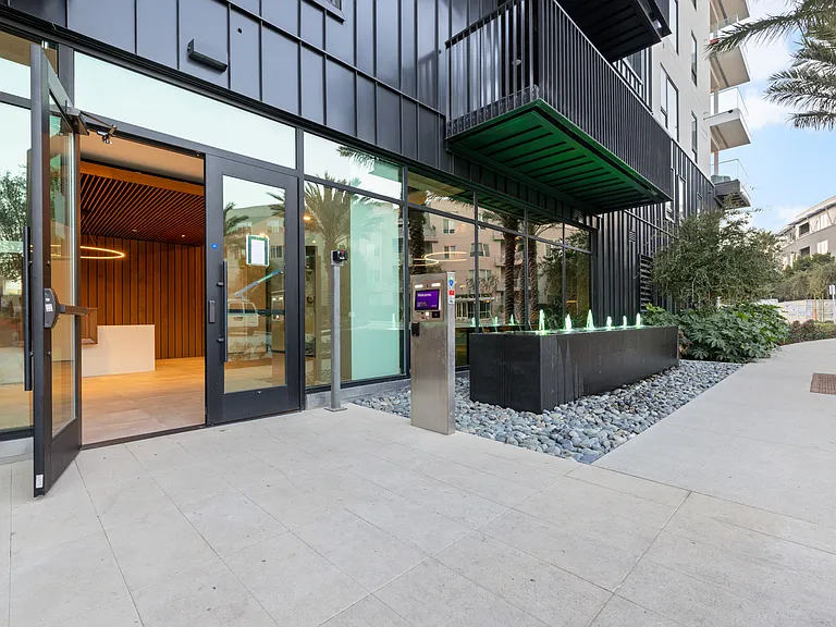 4303 Rivington — Photo 29
