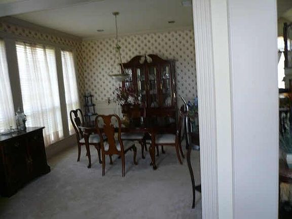 4th image of 2509 Cambridge Dr