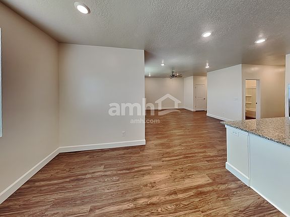 5th image of 1139 N Wagon Way