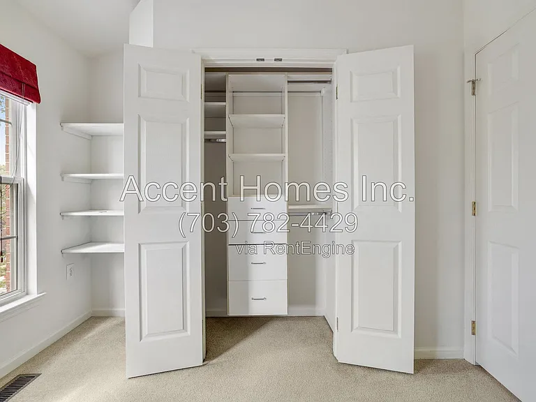 21217 Millwood Sq — Photo 37