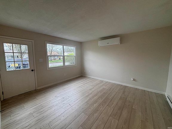 3rd image of 4502 Winter St