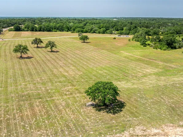 141 E Hill St, Bellville, TX 77418