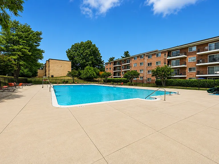 North Hills Apartments — Photo 31