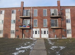 115 Elk St #215, Carol Stream, IL 60188