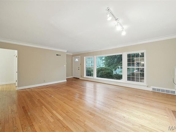 3rd image of 8049 Teasdale Ave