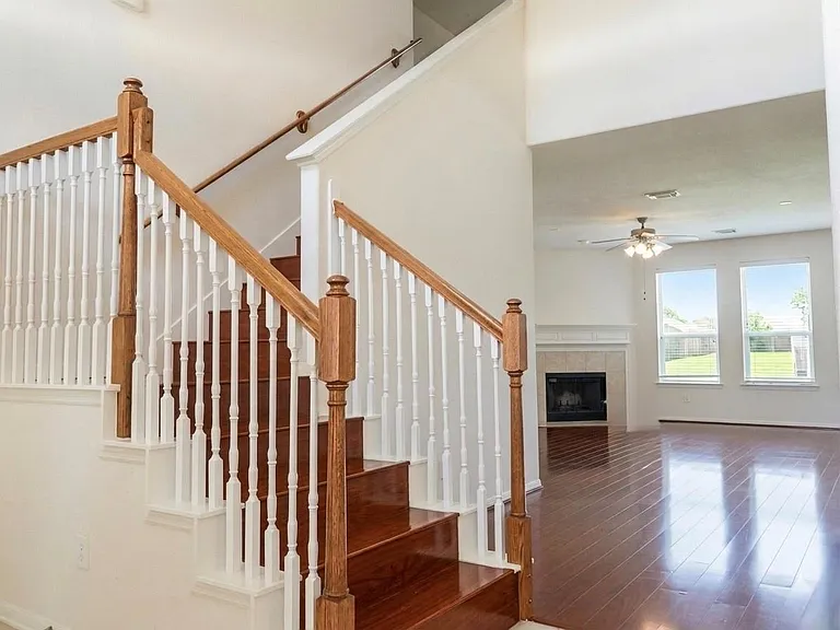 2032 Creek Shore Ln — Photo 12