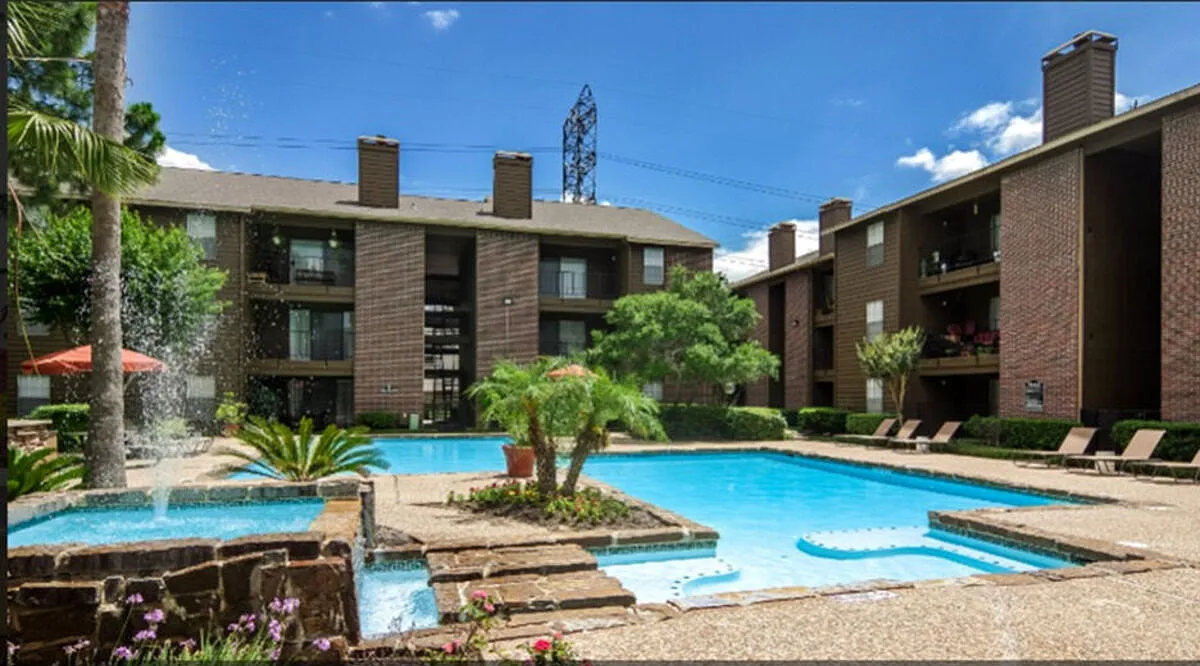 Star Beltway 8 Apartments — Photo 1