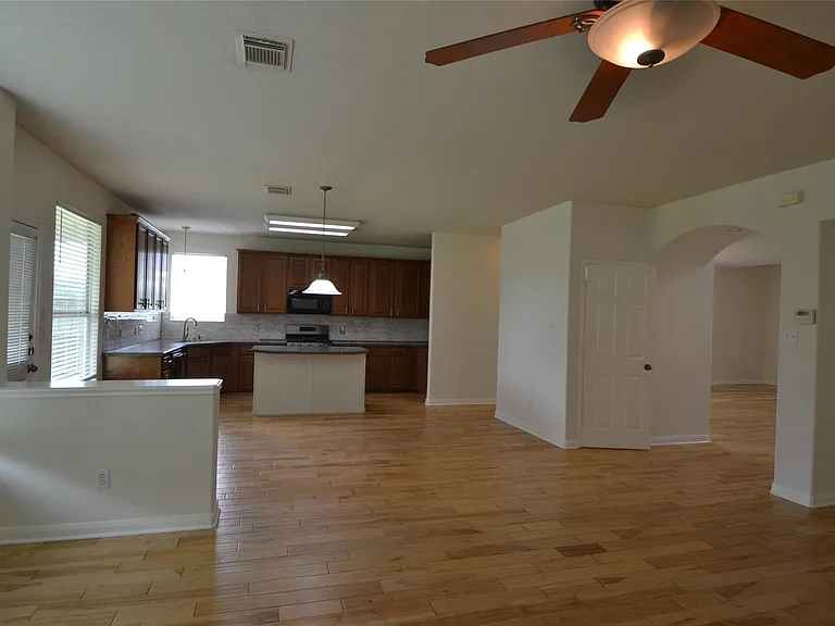 2110 Banfield Ct — Photo 26