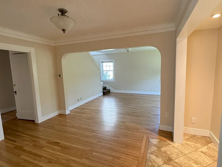 37 NE 47th Ave — Photo 3
