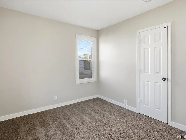 14615-14617 Winthrop St — Photo 57