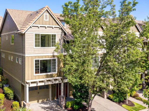 2052 NW Village Cir, Portland, OR 97229