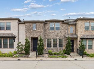 911 Ponds Edge Ln, Euless, TX 76040