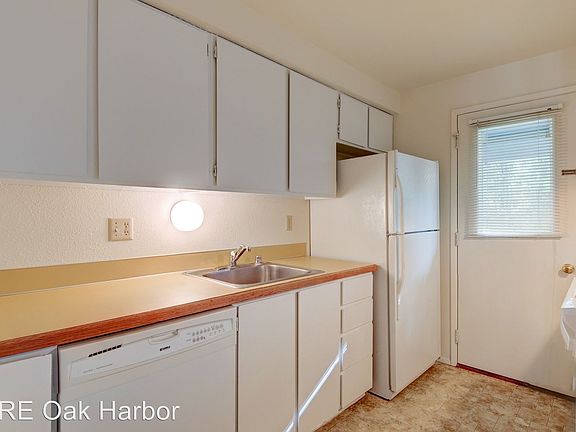 2nd image of 835 SW Harrier Cir APT 7