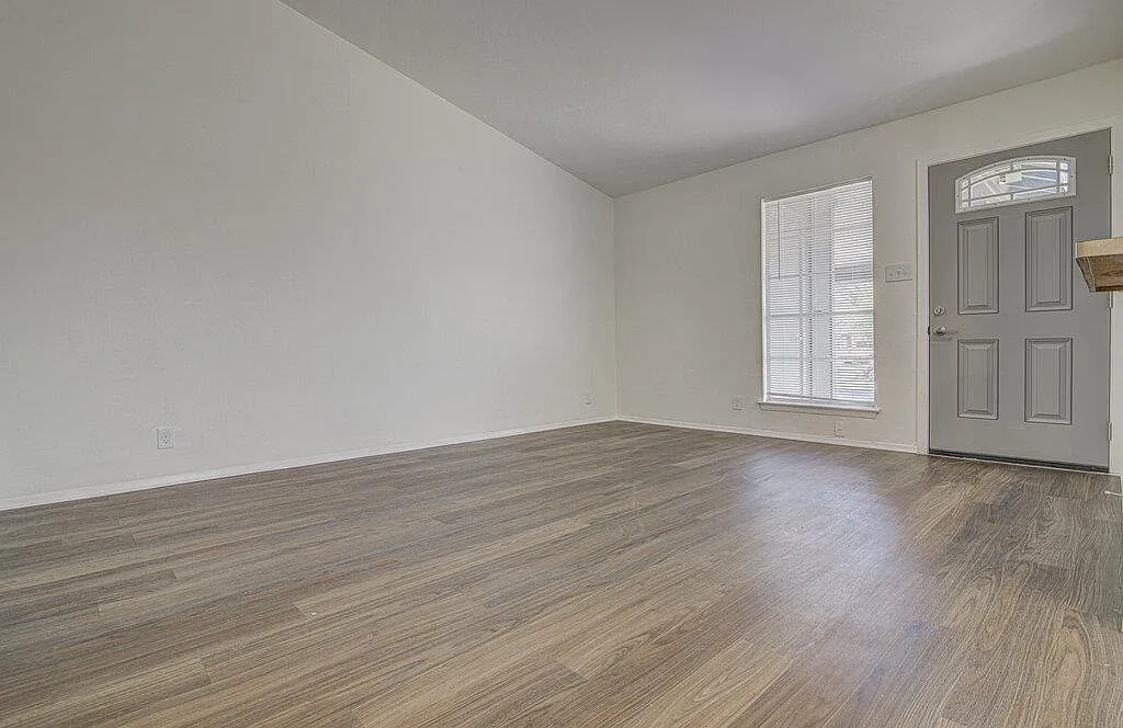 2 bed, 1.0 bath, 1608 sqft, $1,295 — Photo 4