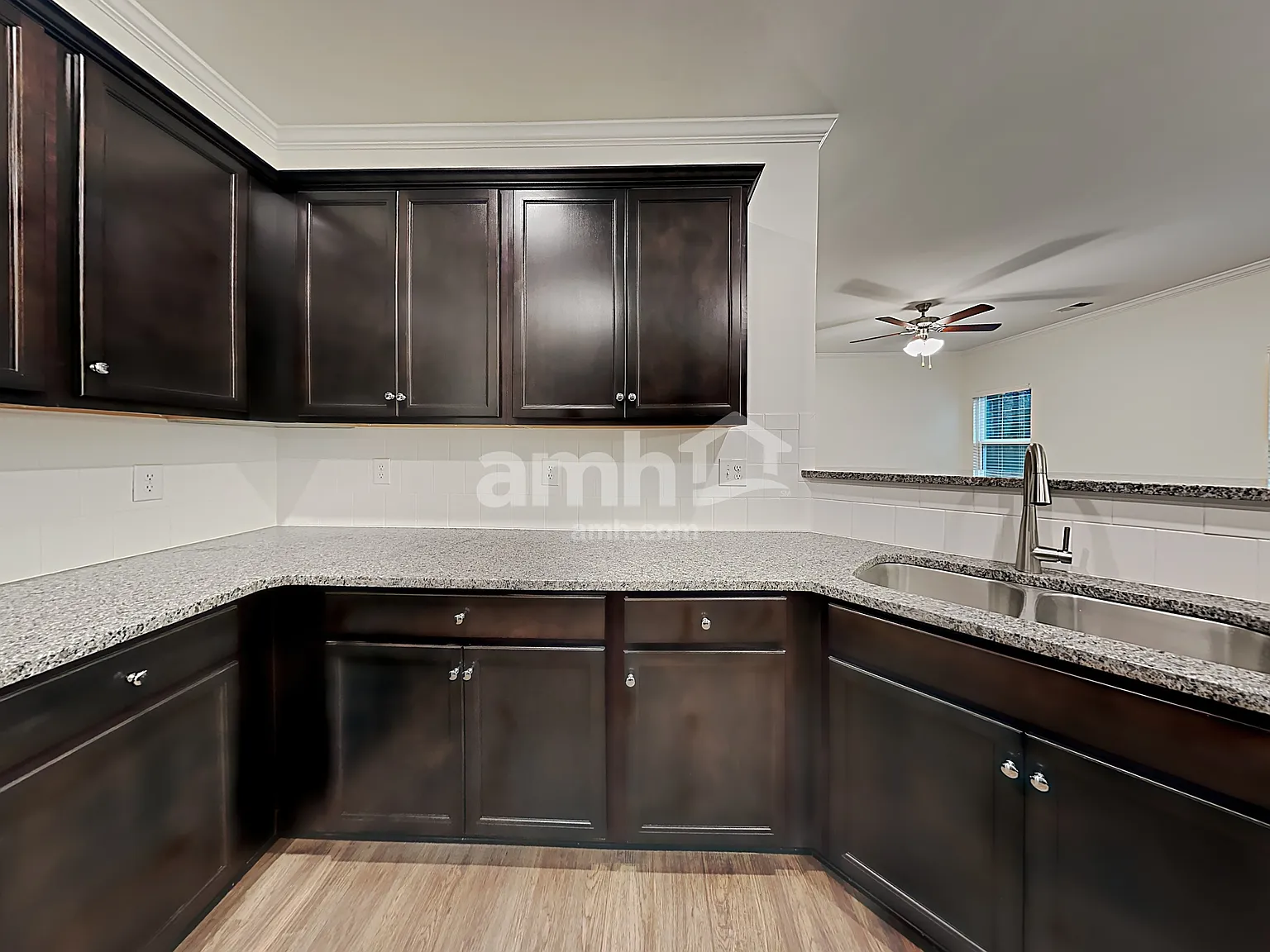 3 bed, 2.5 bath, 2010 sqft, $2,440 — Photo 4