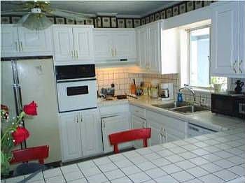 2nd image of 228 Lakeview Cir
