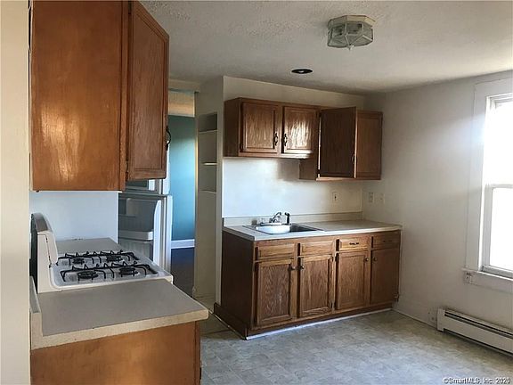 4th image of 20 Rockwood Ave