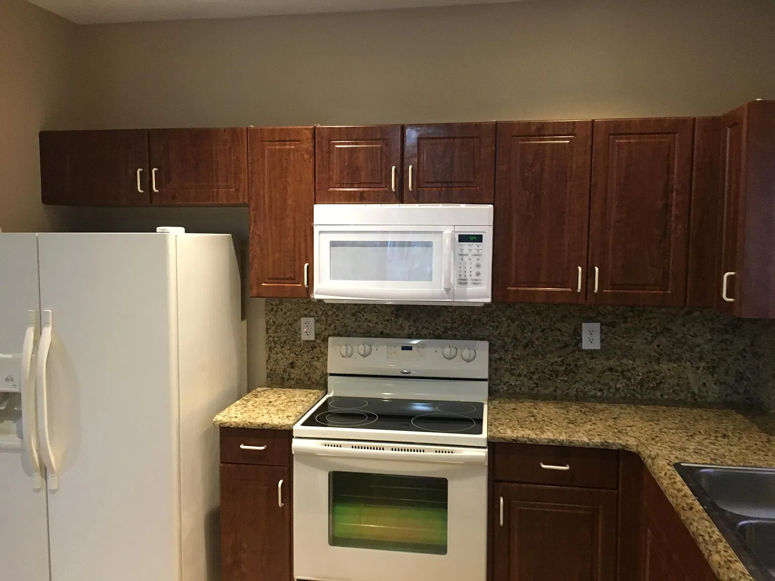 4 bed, 2.5 bath, 1762 sqft, $3,400 — Photo 2