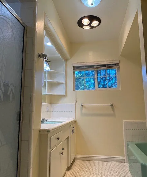 1693 N Euclid Ave — Photo 36