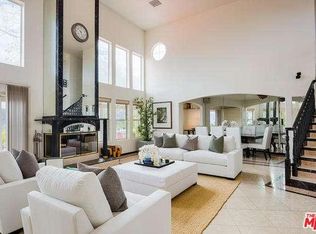 3760 Beverly Ridge Dr, Sherman Oaks, CA 91423