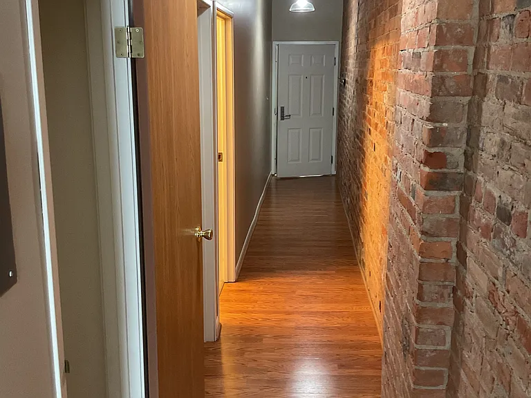 225 W 9th St #5 — Photo 4