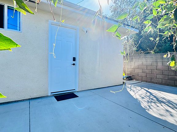 5th image of 2621 Wallace Ave #2