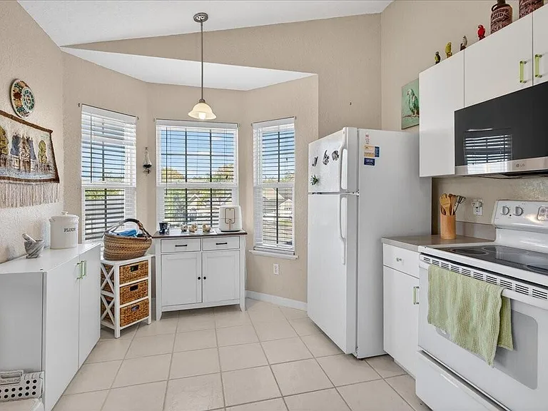 1810 Waterford Dr #6 — Photo 7