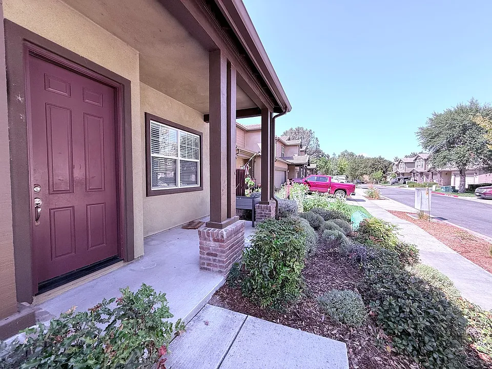 9137 Arbol Del Rosal Way