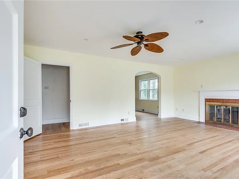 1287 Eastland Rd — Photo 8
