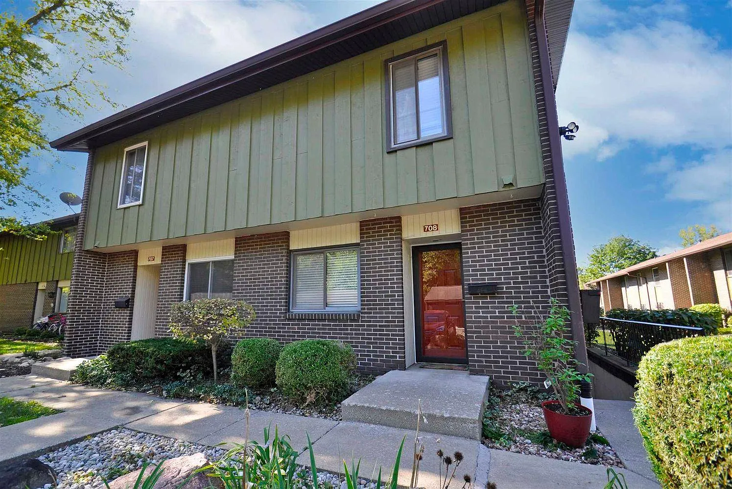 2 bed, 1050 sqft, $1,400 — Photo 2