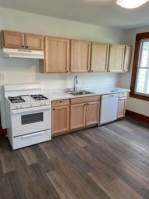 4 bed, 1472 sqft, $1,200 — Photo 2
