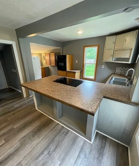 914 N Elm Ave — Photo 4