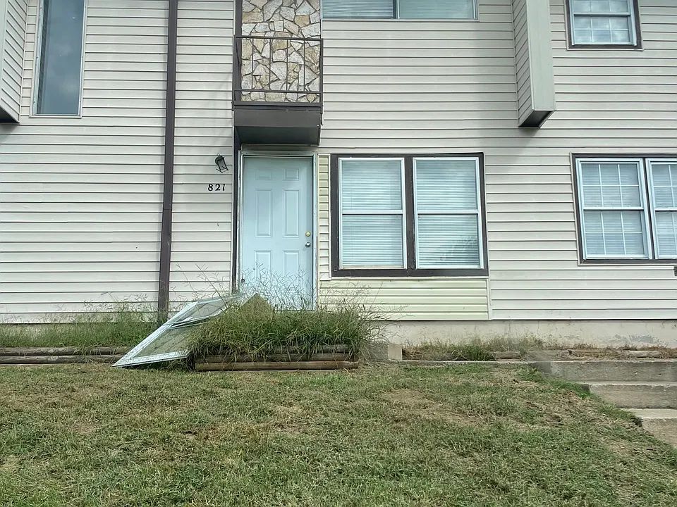 821 N 70th Ter