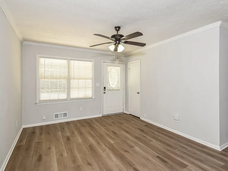 851 Grayson Hwy — Photo 8
