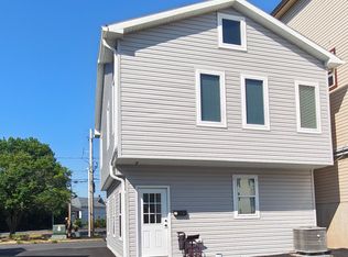 27 S 2nd St, Quakertown, PA 18951