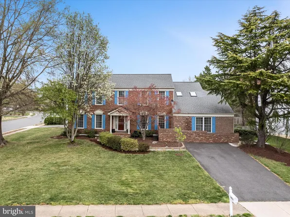 8676 Nagle St, Manassas, VA 20110