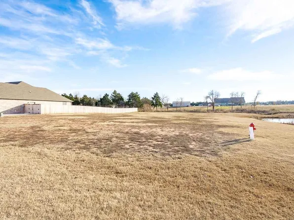 201 E Blanco Bend Dr, Stillwater, OK 74074