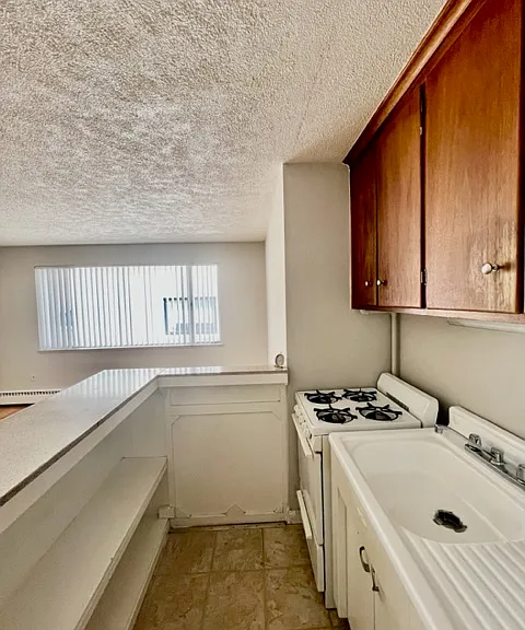 Corona Manor Apartments — Photo 16