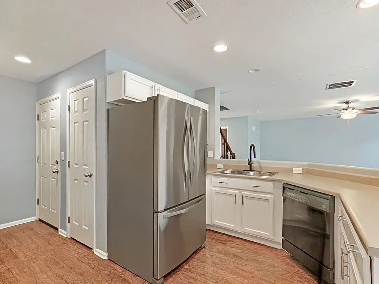5744 Raleigh Cir — Photo 6