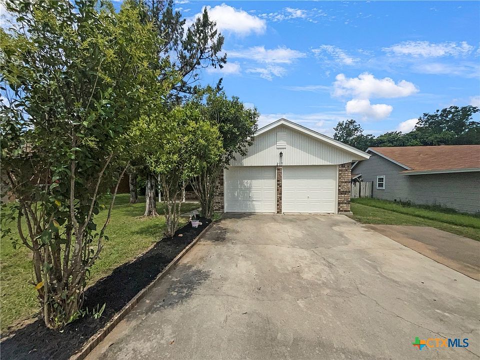 1st image of 217 Bridle Dr