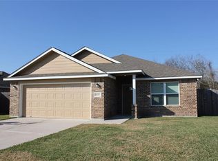 6133 Fox Ridge Dr, Angleton, TX 77515