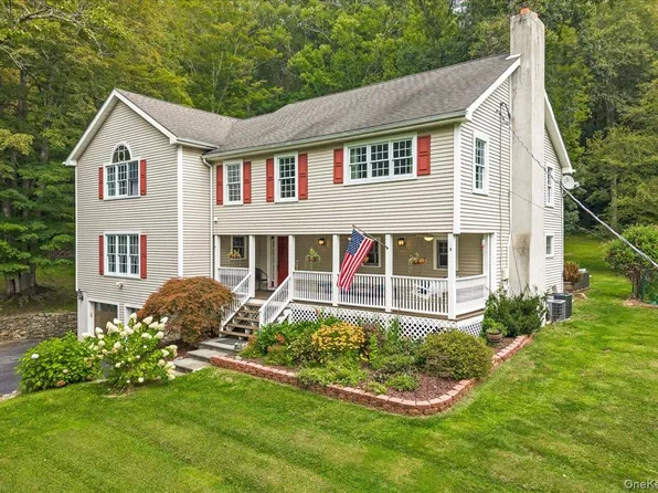 40 Smokey Hollow Court, Carmel, NY 10512