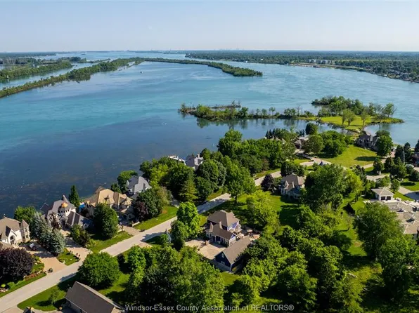 399 Crystal Bay Dr, Amherstburg, ON N9V 4A7