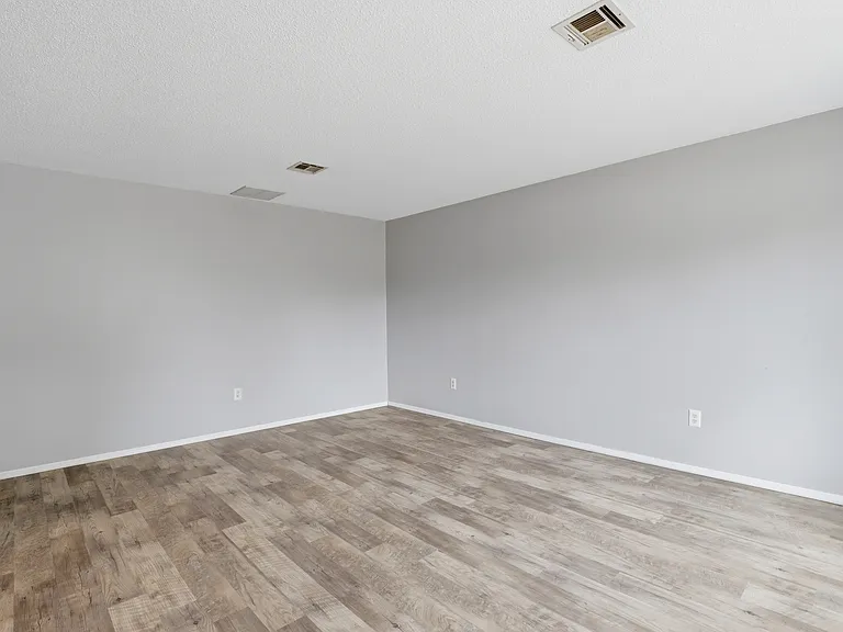 15 Preston Cir — Photo 3