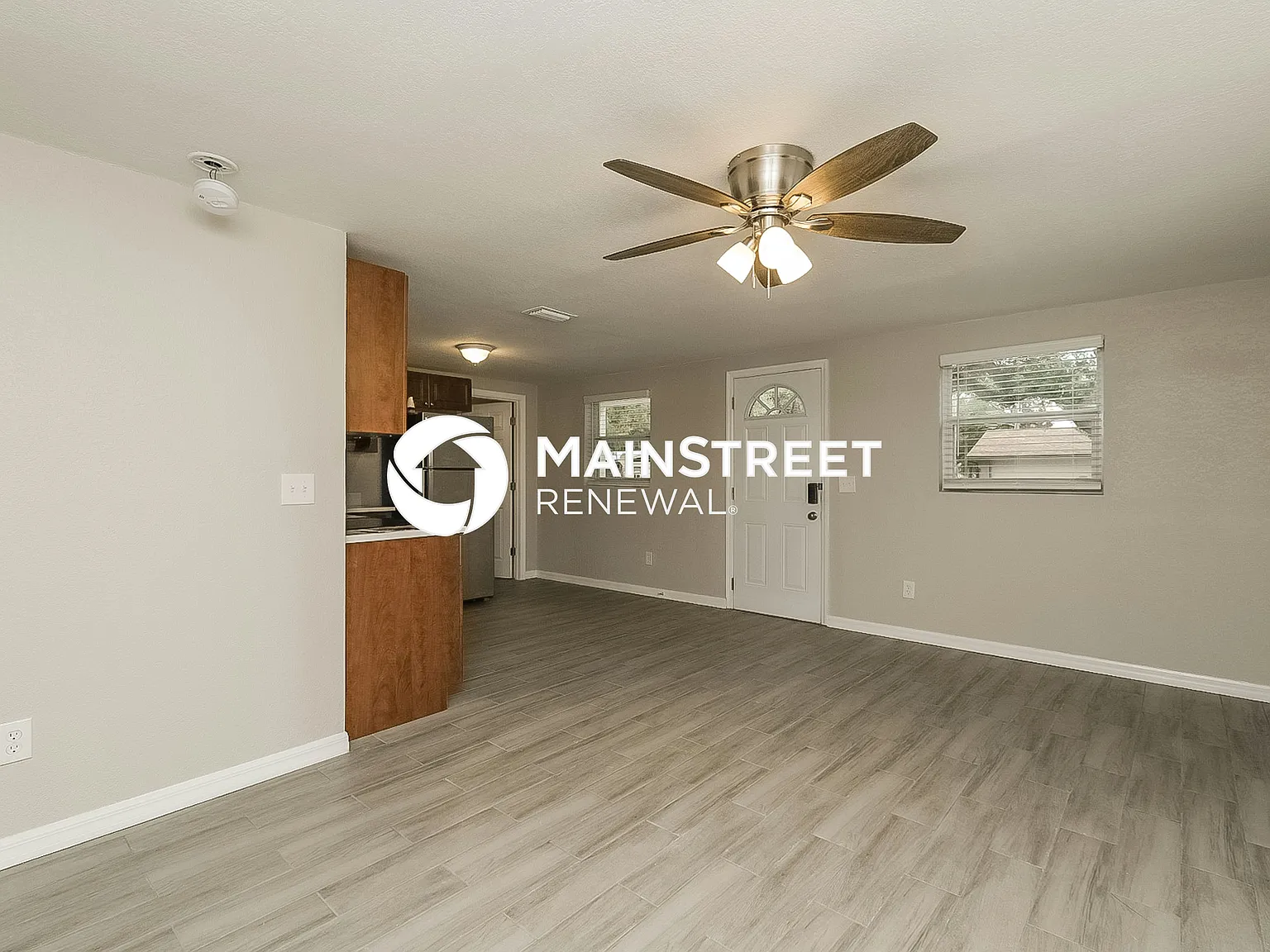 3201 E Diana St — Photo 3