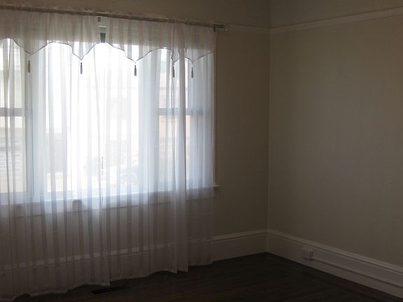 4th image of 1562 46th Ave